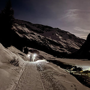 Trekking al chiaro di luna con cena in rifugio e slittata