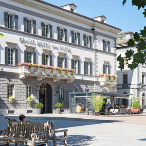 Spa in esclusiva con massaggio e aperitivo per 2