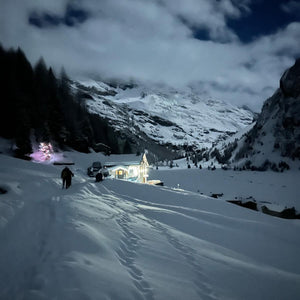 Trekking al chiaro di luna con cena in rifugio e slittata