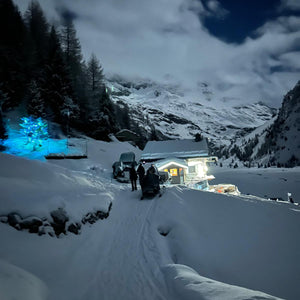 Trekking al chiaro di luna con cena in rifugio e slittata