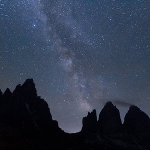 Trekking al chiaro di luna con cena in rifugio e slittata